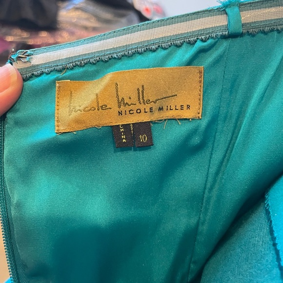 Nicole Miller- crêpe and silk strapless gown - 10 - Picture 1 of 4